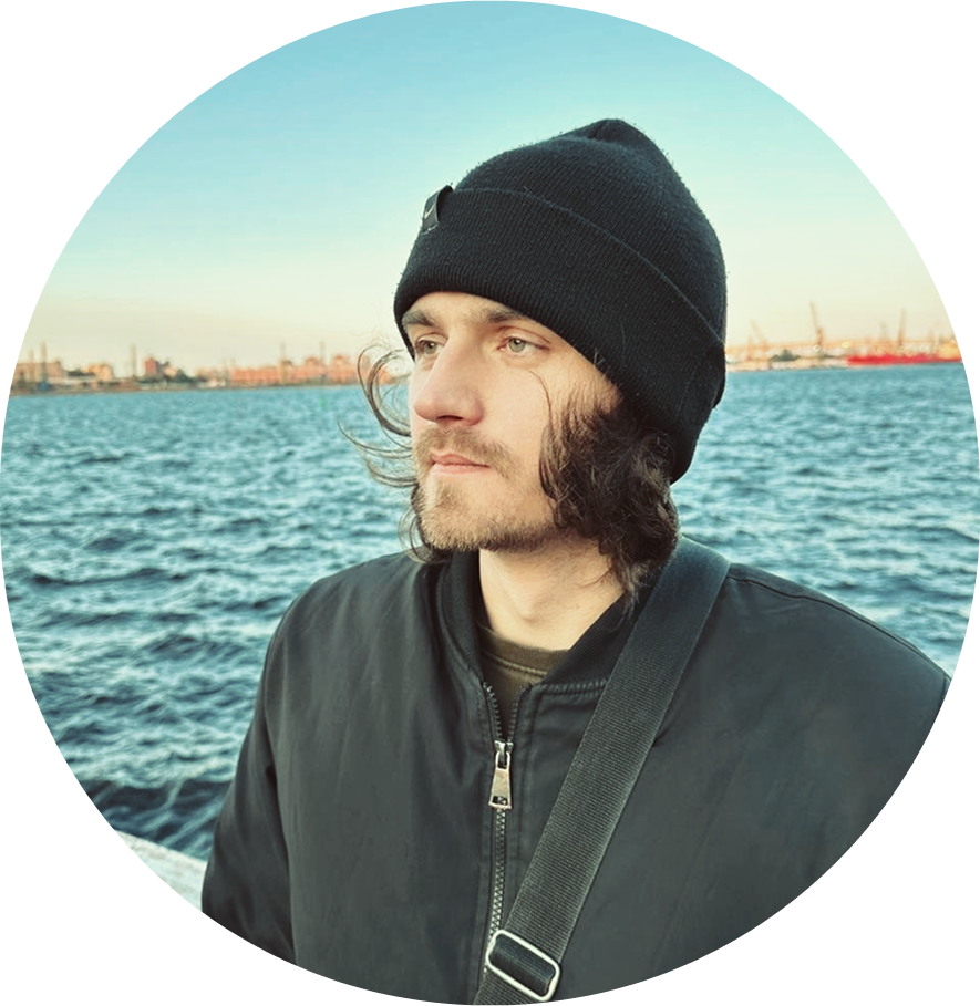 Photo de Franck Zussy qui proposes des services de traduction et d'autres services linguistiques créatifs, de l'anglais et russe vers le français.